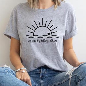 We Rise By Lifting Others T-Shirt, Be Kind,Choose Kindness,Inspirational Positive Motivational Outfits Bild 9