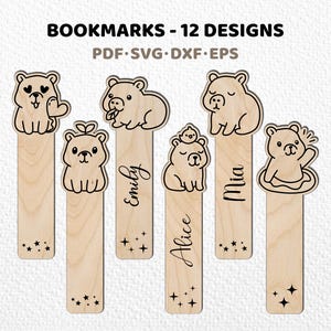 Puede incluir: Seis marcapáginas de madera clara con ilustraciones grabadas de capibaras. El texto dice BOOKMARKS - 12 DESIGNS, PDF, SVG, DXF, EPS. Algunos marcapáginas incluyen nombres personalizados como Emily, Alice y Mia, otros tienen estrellas.