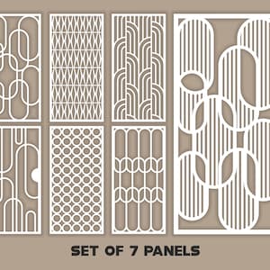 Könnte beinhalten: Set aus sieben weißen Dekorplatten mit verschiedenen geometrischen Ausschnitten. Die Paneele weisen Muster aus sich kreuzenden Linien, Kreisen und Bögen auf. Der Text "SET OF 7 PANELS" ist unten angezeigt.