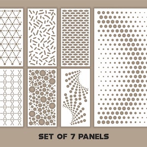 Könnte beinhalten: Eine weiße Keramik-Tasse mit schwarzem Henkel und dem Text "But First, Coffee" in schwarzer, fetter Schrift. Die Tasse steht auf einer Holzoberfläche. Die Tasse ist etwa 10 cm hoch.