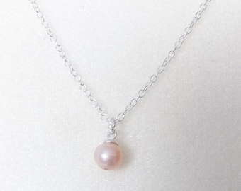 Un tocco molto moderno su un ciondolo di perle coltivate di champagne rosa da 7-8 mm, ciondolo galleggiante, ciondolo minimalista, regalo per la mamma, regalo di anniversario