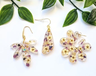 Real dried flower earring, handmade flower resin jewelry, flower dangle, gift for woman, statement earring, wedding, white and purple flower