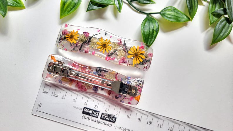 Hårspänne tillverkat med en riktig naturlig blomma, hårspänne i harts, handgjort, hårspänne för torkade blommor, håraccessoar, bröllop 1 longue vague