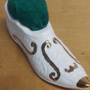 Vintage Ceramic Miniature Handpainted Pin Cushion Shoe - White with Gold Trim Green Velvet Cushion