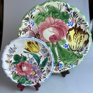 Set of Two Italian Majolica Nove Nova Rose 13&quot; Platter with 8&quot; Plate, Renaissance Revival Italy