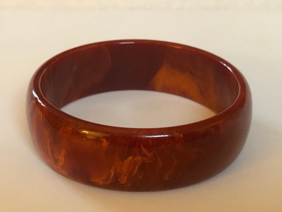 Red Bakelite Bangle Bracelet, Vintage Marbled Dee… - image 5