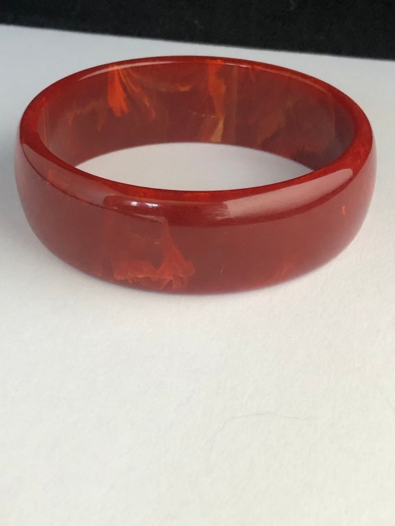 Red Bakelite Bangle Bracelet, Vintage Marbled Dee… - image 2