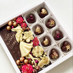 Valentine&#39;s Day Chocolate Box – Sweeten Your Love with Decadent Treats, Edible, Custom, Handmade chocolate bar, Valentine&#39;s Day gift,Quality