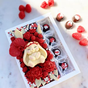Valentine&#39;s Day Chocolate Box – Sweeten Your Love with Decadent Treats, Edible, Custom, Handmade chocolate bar, Valentine&#39;s Day gift,Quality