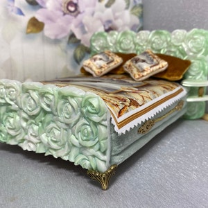 Dollhouse Green Double Bed/1:12 th Doll House Queen Bedroom/Miniature Bed With Bedding/Luxury Mini Bed/Free Shipping/ Bed For 7 inch Dolls