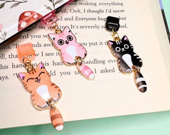 Cat With Dangling Tail Kindle Charm, Dust Plug Charm, Kindle Plug Charm, Phone, Optometrist or Optician Gift, USB-C Charm, Cat mom, Cat dad