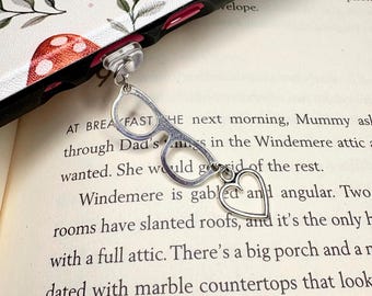 Glasses with Heart Kindle Charm, Dust Plug Charm, Kindle Plug Charm, Phone Charm, Booklover Gift, Optometrist or Optician Gift, Handmade