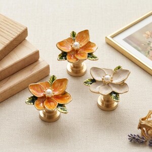 Gardenia cabinet knob,Children room drawer pull,Custom Engraved furniture hardware,Nursery cupboard handle,Dresser closet knob,Flower pull