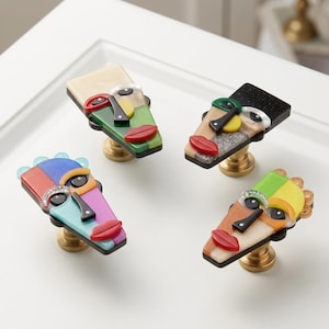 Abstraktes Gesicht Schrank Schrankknopf, Picasso Stil Kinderzimmer Schubladenknauf, individuell gravierte Möbelbeschläge, Acryl Küchenkommode Knauf