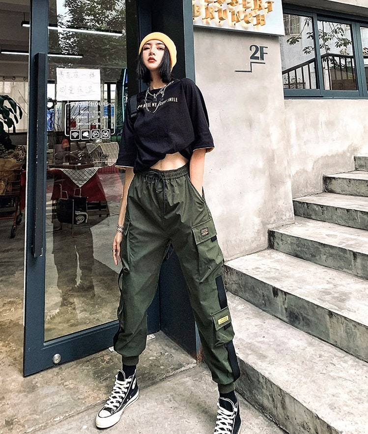 Black Premium By EMP Pantaloncini Cargo Neri Da Donna – 100% Cotone, Con Fibbie In Vita – Taglia 32 – Abbigliamento Rock