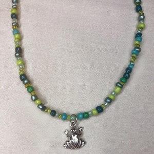 Frog beaded necklace choker // green froggy goblincore cottagecore forest goblin core fairy grunge fairycore image 3