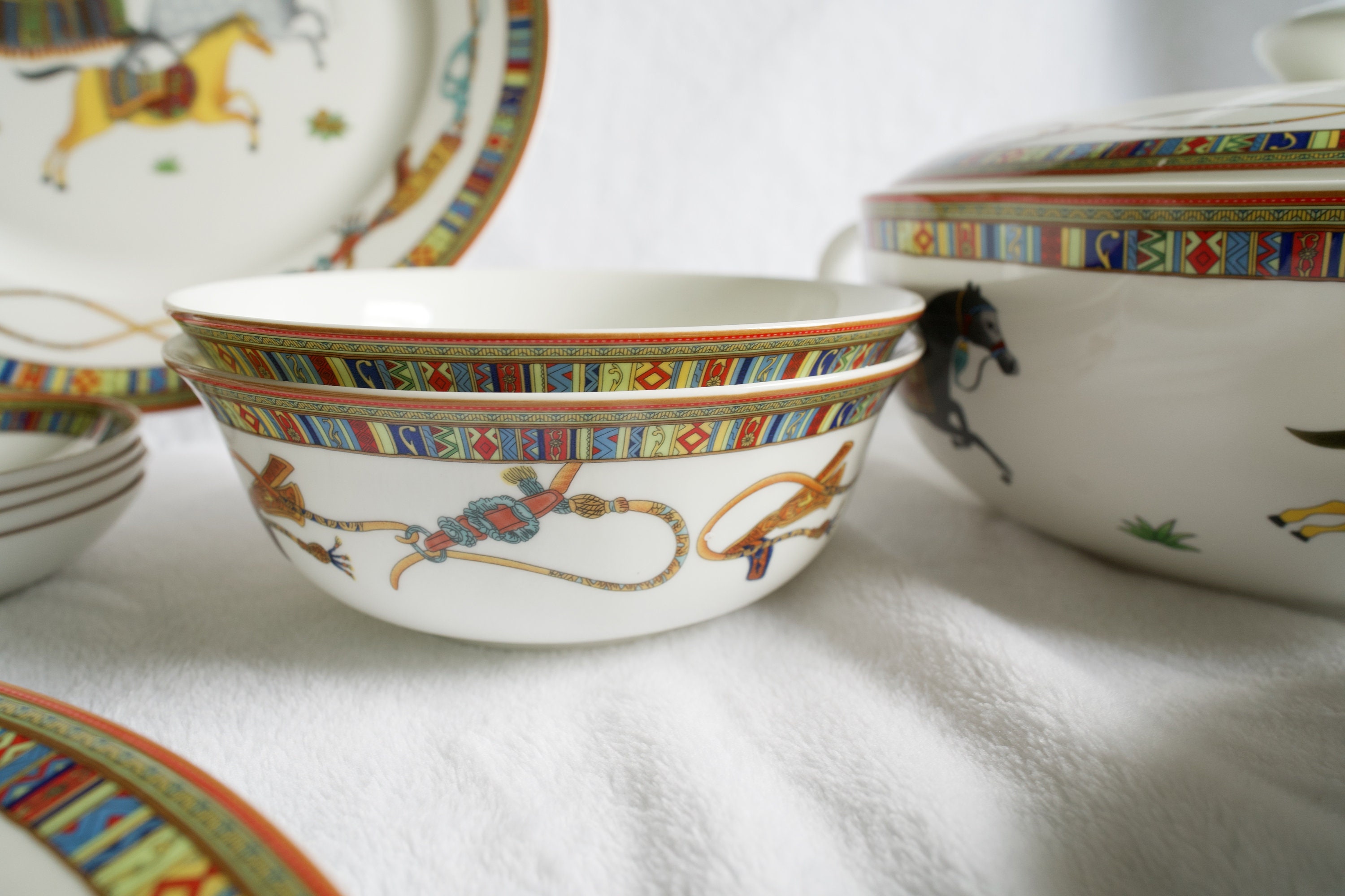 Vintage Bone China Dinnerware Set, Made in China jingdezhen Porcelain
