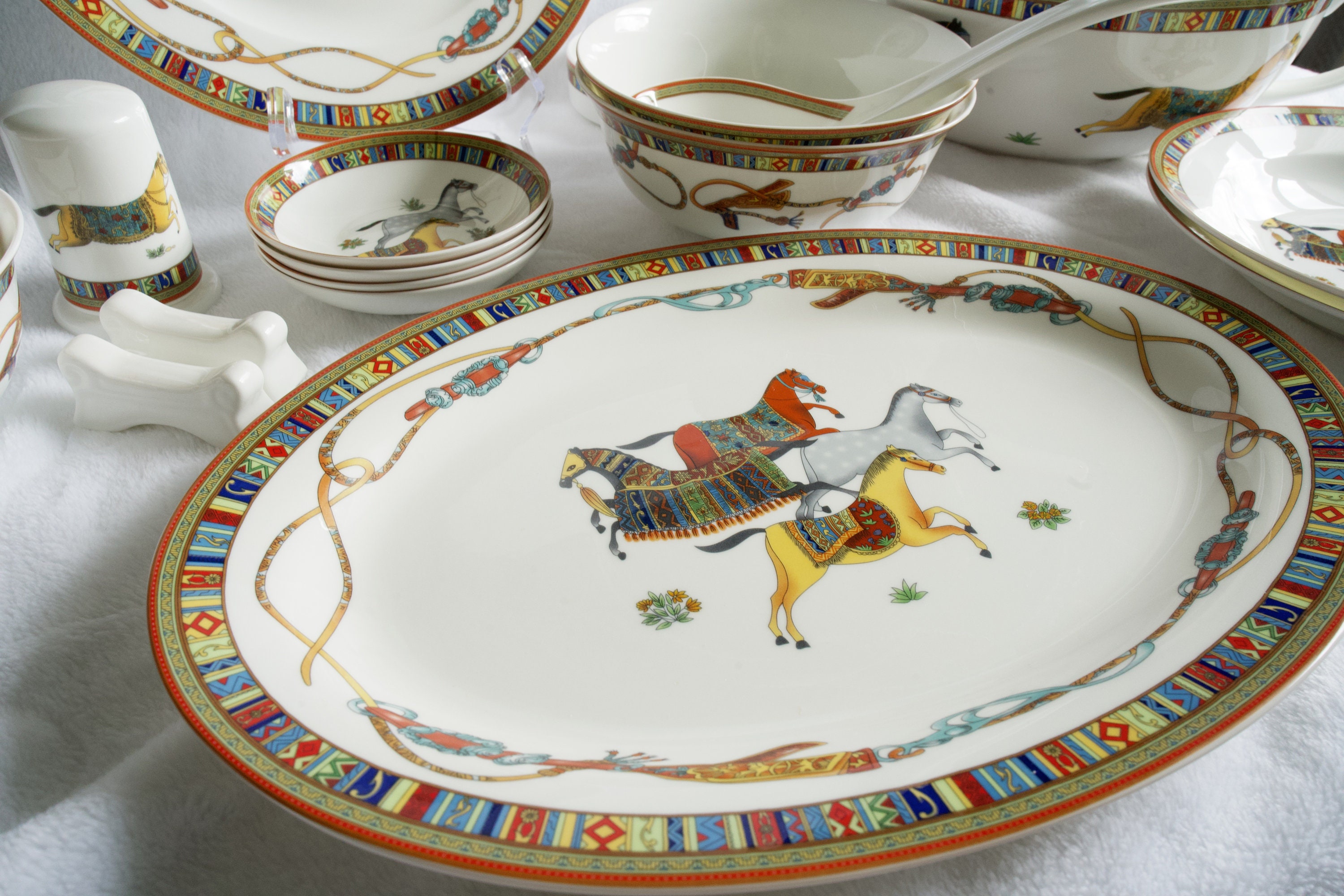 Vintage Bone China Dinnerware Set, Made in China jingdezhen Porcelain