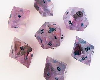 B-klasse Hazy Dark Magic Resin-dobbelstenenset - imperfecte handgemaakte DnD-dobbelstenen