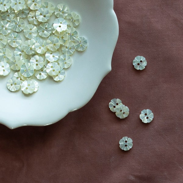 Mother of Pearl Carved Flower Buttons [Amelia]