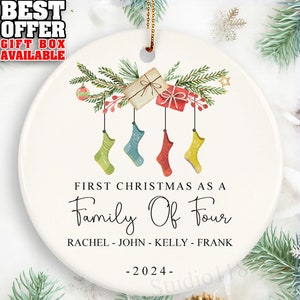 Vierköpfige Familie Weihnachtsverzierung, Kundenspezifische neue Babyverzierung neues Familiengeschenk, personalisierte Namen Weihnachtsverzierung, Familie 4, _237