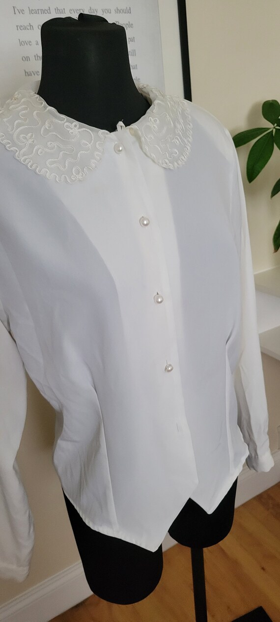 Vintage White Blouse with Pearly white buttons - image 8