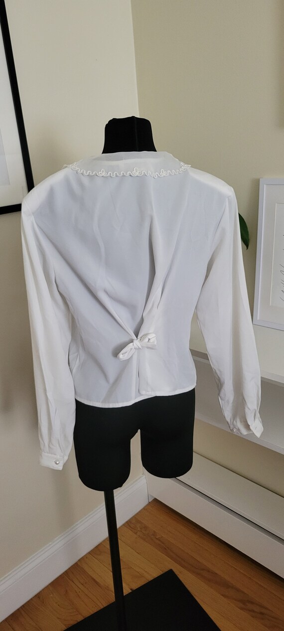 Vintage White Blouse with Pearly white buttons - image 4