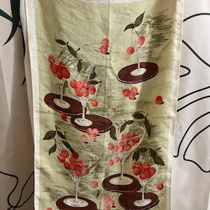 Pretty Vintage Linen Tea Towel