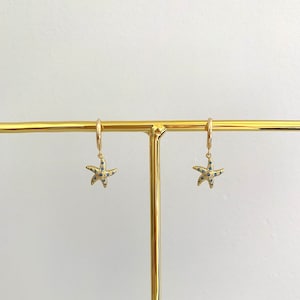 18kt gold plated star fish huggie hoop earrings Bild 6