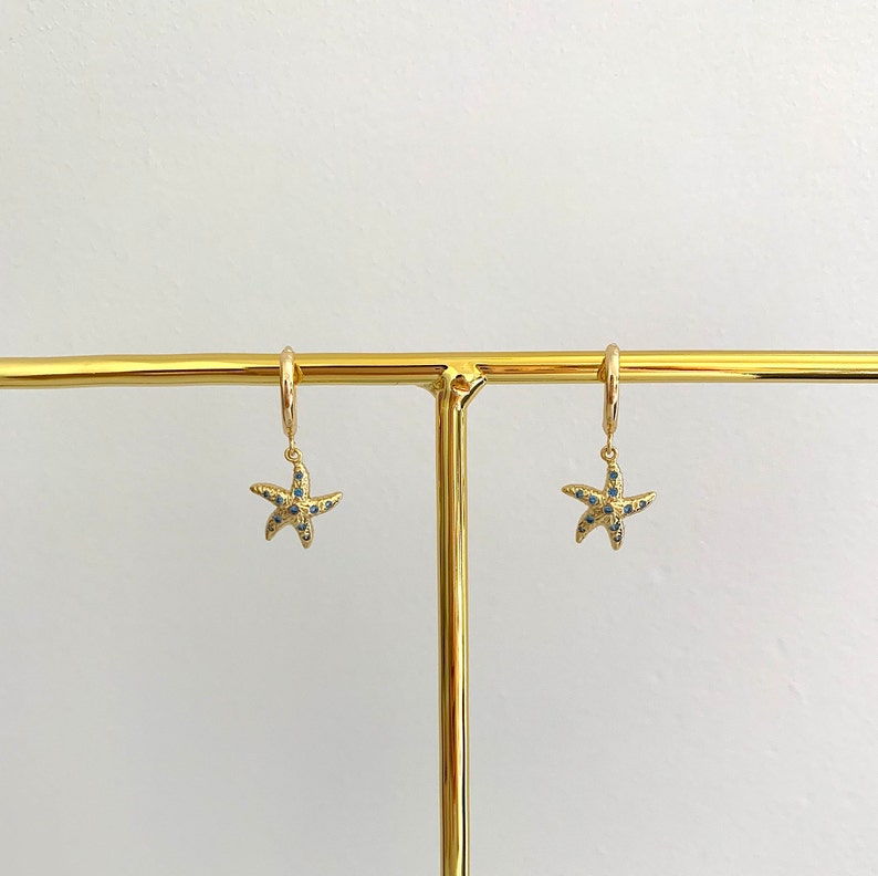 18kt gold plated star fish huggie hoop earrings Bild 6