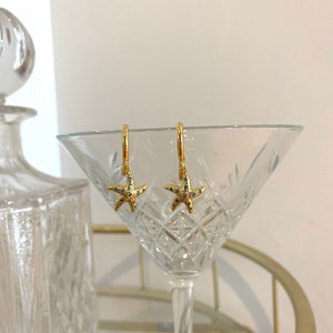 18kt gold plated star fish huggie hoop earrings Bild 7