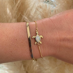 18kt gold plated turtle charm bracelet