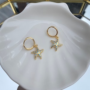 18kt gold plated star fish huggie hoop earrings Bild 5