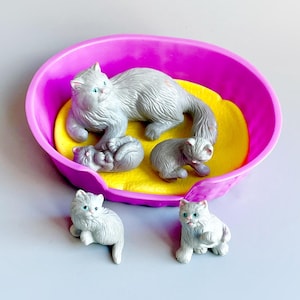 送料無料 店舗 Kitty Kittens & Jenny 54 Family Cat Persian Pocket My in 女性情報誌