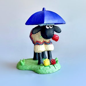 Shaun The Sheep Figurine, Wallace & Gromit Vintage Rare Shaun The Sheep Under Umbrella Eating Tulips, Wallace Gromit Resin Figure Ornament