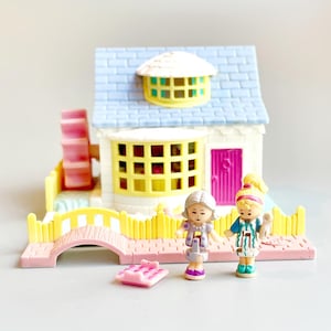 Polly Pocket grandmas Cottage Complete WITH COOKIE TRAY -Polly Pocket Water Mill Granny Cottage, Cute Vintage 90&#39;s Nostalgia
