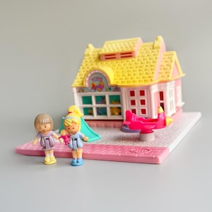 Polly Pocket Toy Shop Complete, 1993 Polly Pocket Shop House With Figures, Polly Pocket Holding Dolly Bluebird Toys 90's Complete Set