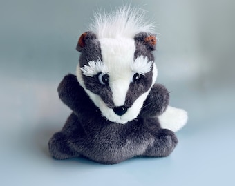 Badger Animals Of Farthing Wood Hand Puppet, The Animals Of Farthing Wood 90's Glove Puppet Badger,  Chantilly Farthing Wood 90's Kids TV