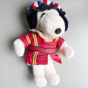 Snoopy Beefeater Plush, Peanuts Toy Plush, Vintage Snoopy Wardrobe British Soldier Queens Guard United Feature Snoopy 11&quot; Cute Cuddly Snoopy