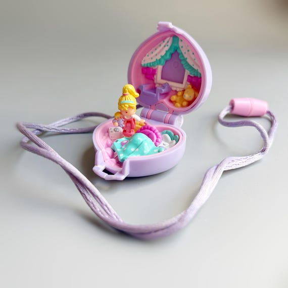 ポーリーポケット　ブルーバード　ベイビーアンドブランケット　ロケット　パープル Vintage Polly Pocket Baby and Blanket Locket, Bluebird Toys 1993
