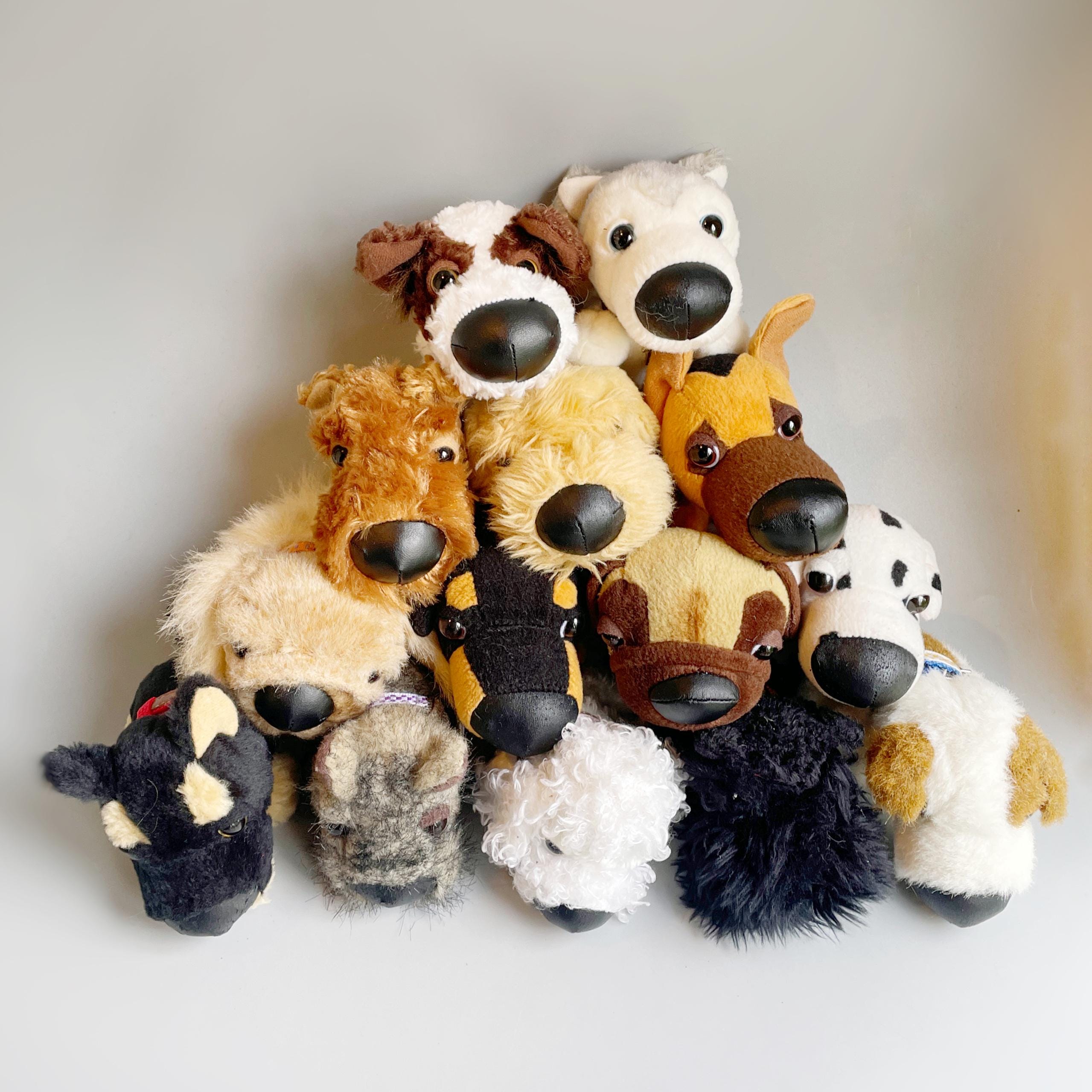 ドッグアートリストコレクションのぬいぐるみ犬、自分だけの犬を