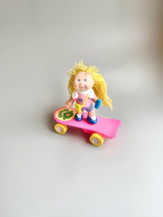 Cabbage Patch Kids Figura Skateboard Pull Back, Figurina in