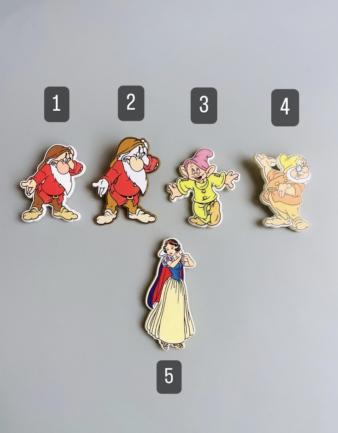 ヴィンテージ白雪姫プラスチックピンバッジ、自分だけのものを選ぼう
