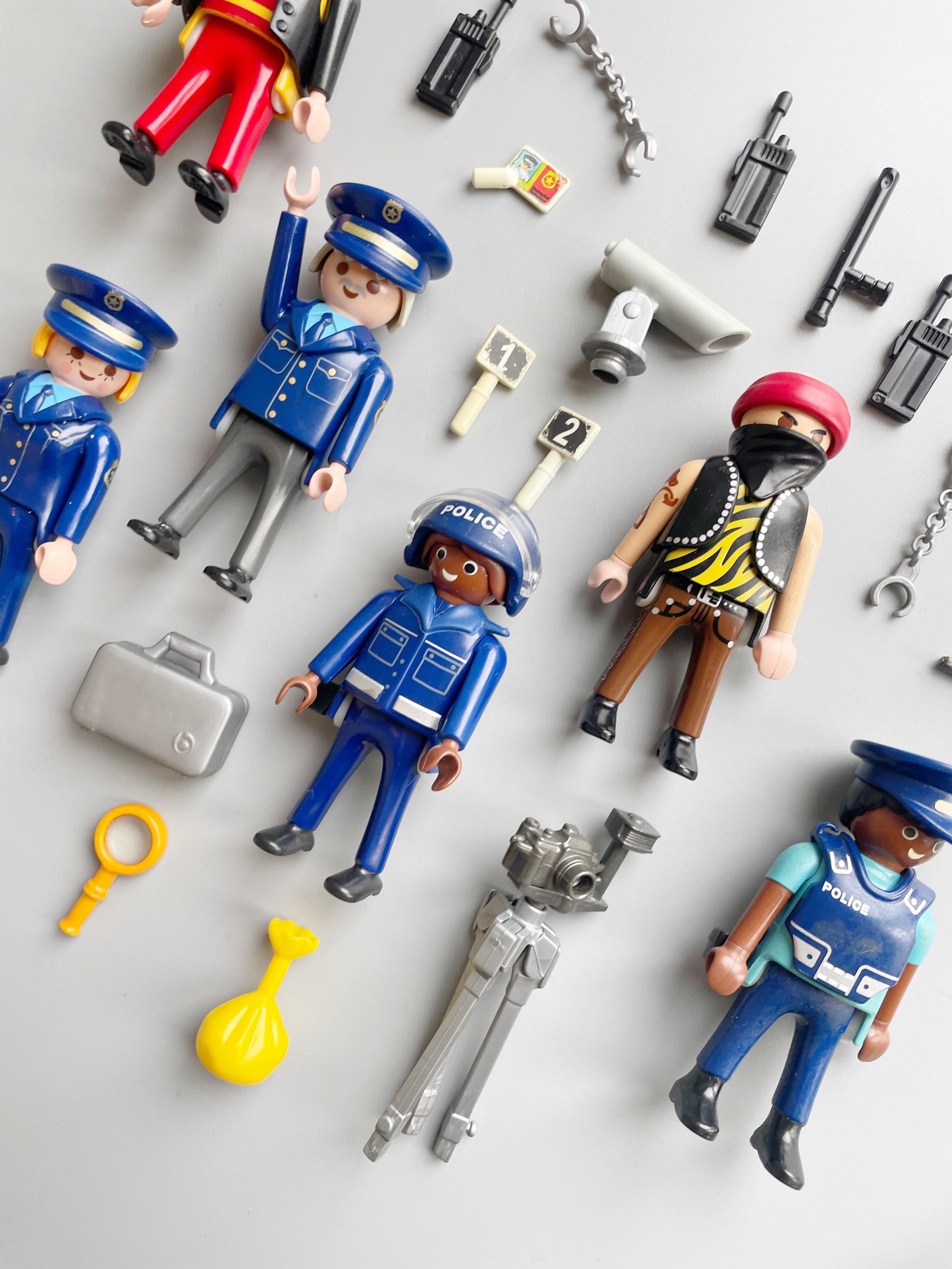 廃盤 playmobil 3136 泥棒と警察スーパーセット 廃盤 playmobil 3136 泥棒と警察スーパーセット Amazon.com