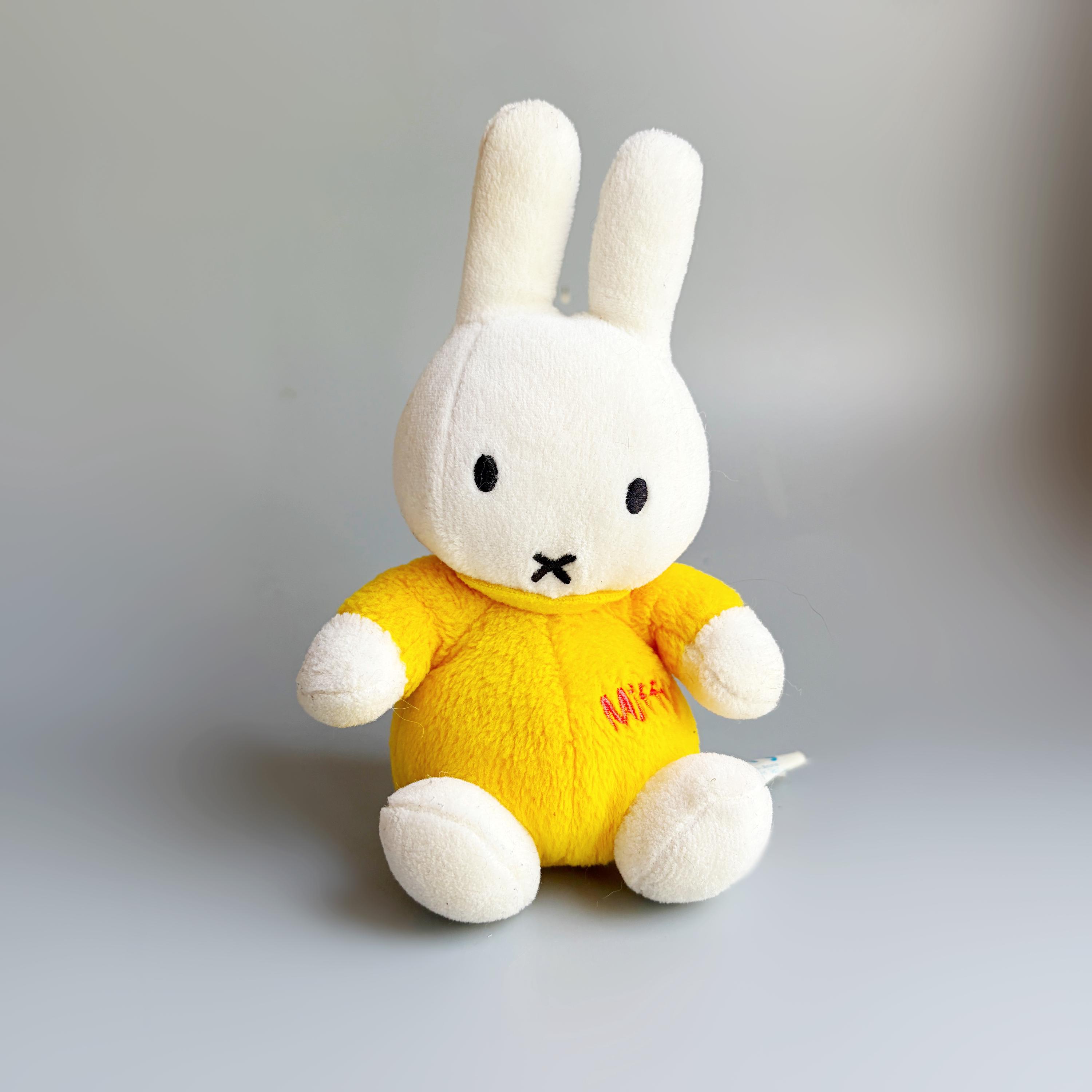 黄色いウサギのぬいぐるみと米 il_fullxfull.7919807848_4lei.jpg