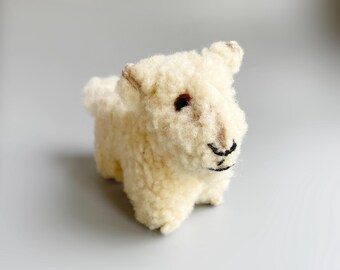 Peluche di agnello in lana vintage, peluche di pecora con occhi di vetro, peluche di cane in lana vintage, giocattolo retrò in pelle di pecora Woollie