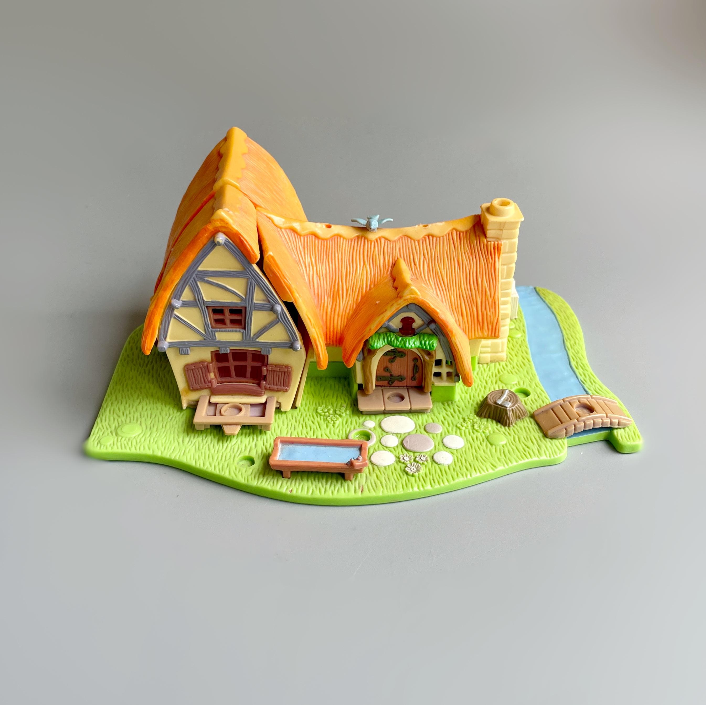 【完品・希少】ポーリーポケット ディズニー 白雪姫と七人のこびと こびとのおうち ディズニー ポリーポケット 1995 白雪姫と七人の小人コテージ