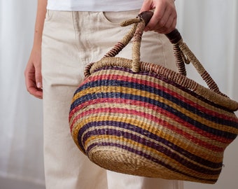 Grand panier Bolga vintage | Sac ghanéen à poignée courte coloré en herbe à éléphant. Sac de marché naturel en paille tissée africaine. Décoration d'intérieur NVS730