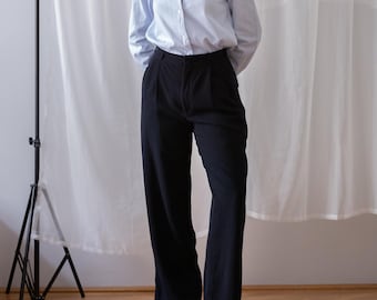Vintage Tailor Made Trousers: Wool Crepe Tailored Pants in Navy Blue (size S / EU 36)