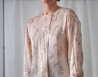 Vintage Escada by Margaretha Ley Silk Blouse in Powder Pink for Women | Size M | Abstract Print Oversized Long Collarless Tunic Top NVS643